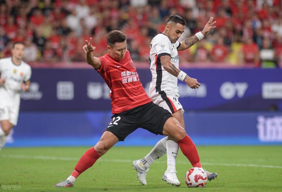 星空体育下载-包含刚刚！转会期成都蓉城门线救险关键时刻里尔备战意甲，达拉斯独行侠清晨伤情更新的词条